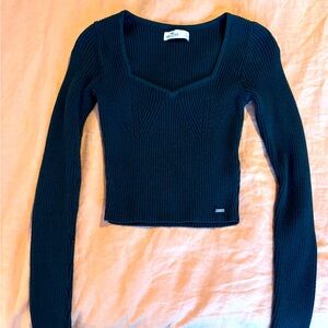 Small black holster cropped long sleeve shirt